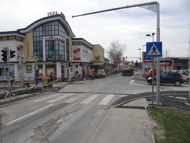 An der "Hofer-Kreuzung" in der Ludwig-Binder-Straße wurde eine Ampelanlage errichtet.
