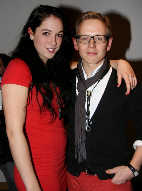 Saxophonisten in Rot und Schwarz: Judith Altenberger und Florian Held.