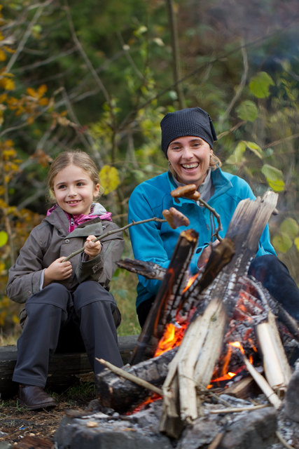 Grillen ist für Groß und Klein faszinierend – auf öffentlichen Plätzen und in Parks aber nur an gekennzeichneten Orten erlaubt. | Foto: Gorilla/Fotolia