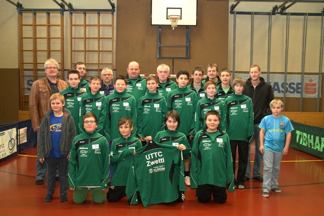 Spieler, Vereinsführung und Sponsoren am letzten großen Heimspieltag in der HAK-Halle in Zwettl. | Foto: Mario Ecker
