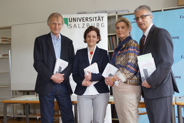 Das Buch "Abgestempelt und ausgeliefert" präsentierten R. Hoffmann, C. Kubek, I. Bauer und W. Steidl.