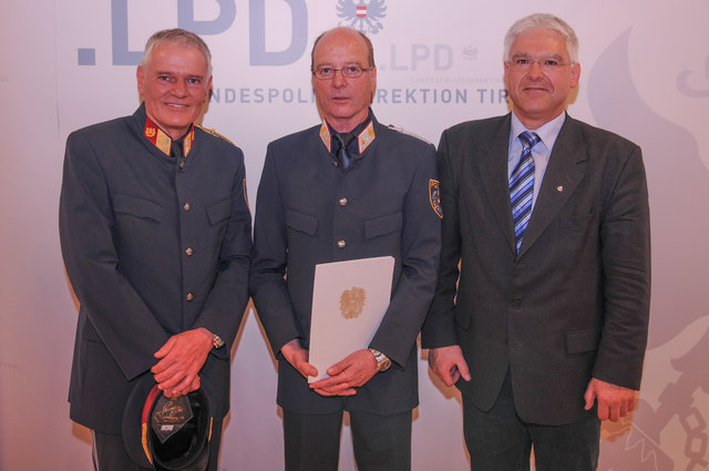 Auszeichnung: BPK Obstlt Werner Hauser, AbtInsp Gerhard Walser und BH-Stv. Mag Siegmund Geiger (v. l.). | Foto: Polizei