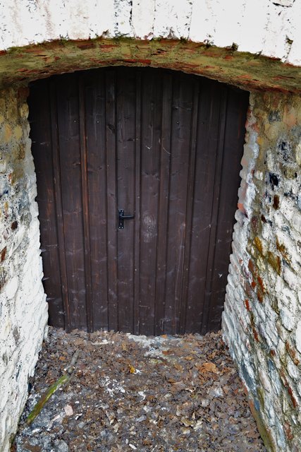 Werkstatt-Tür 1: Offensichtlich wollte jemand gewaltsam in die Werkstatt eindringen.