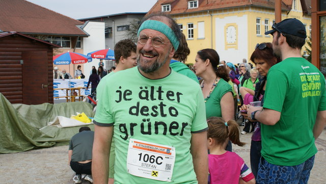 ... auch etwas ältere Teilnehmer, wie hier in der Nordic Walking-Disziplin.