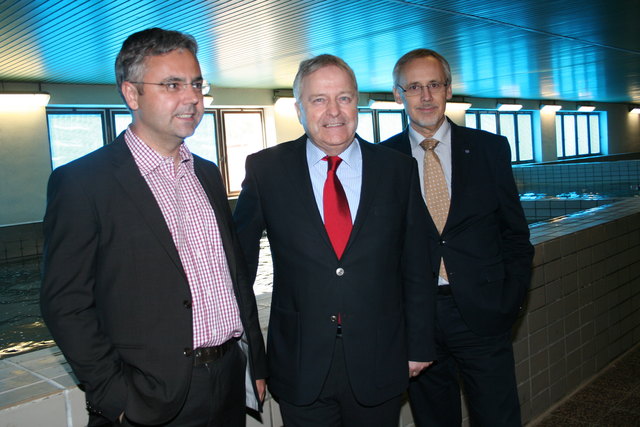 Die Wassergruppe der Energie AG präsentierte in Chrudim die Aktivitäten der Energie AG Oberösterreich Wasser GmbH am tschechischen Wassermarkt (im Bild v. l.): Thomas Kriegner, Generaldirektor Leo Windtner, Christian Hasenleithner.