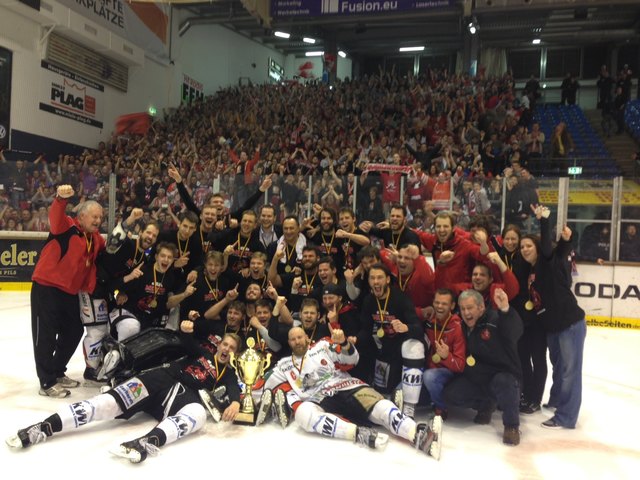 Meister! Beim entscheidenden Match in Kassel platzte die Halle mit 6.500 Zuschauern aus allen Nähten. | Foto: EC Bad Nauheim