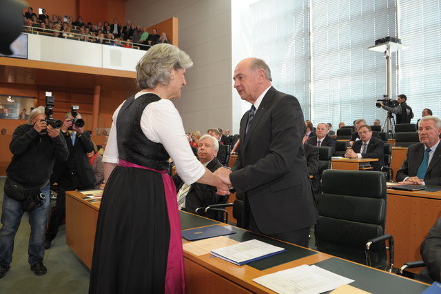 Landtagsabgeordnete Barbara Rosenkranz (FP) mit LH Pröll | Foto: Wolfgang Mayer