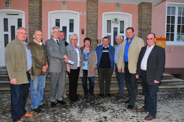 Franz Pfabigan, Erwin Jarosch, Gerhard Rillander, Werner Poik, Otti Jarosch, Gertrude Prosenbauer, Johann Österreicher, Josef Prosenbauer,  Bgm. Rudolf Hofstätter, Erich Strohmer. | Foto: privat
