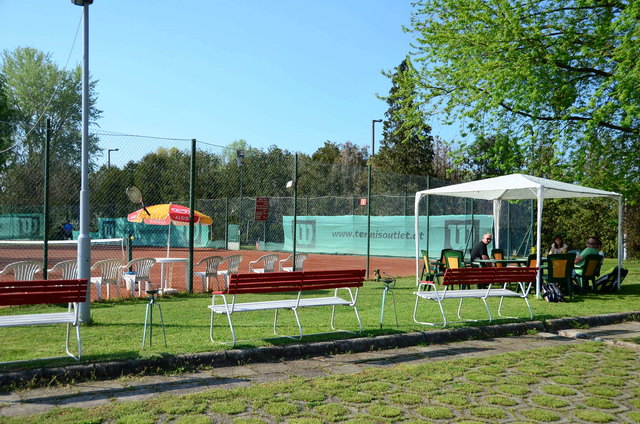 Der Pavillon zur Labung war bei diesen Temperaturen teilweise gut besucht. | Foto: KK