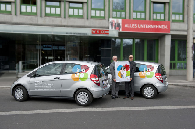 Das Team der oö. Lehrlingsstelle – im Bild Karl Pock (l.) und Friedrich Dallamaßl – informiert Ausbildungsbetriebe über den Nutzen und die Teilnahmebedingungen für die neue Auszeichnung. | Foto: SPS-Marketing