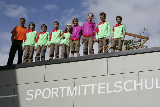 Rechtzeitig zum Outdoorstartschuss gab`s für die Kletterkids der SMS Imst eine neues Outfit.
