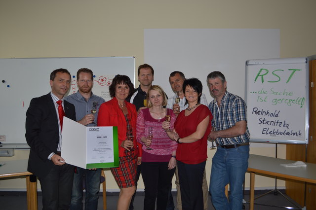 Von links: WKO Bezirksstellenleiter Siegfried Pramhas, Günther Ofner (Sicherheitstechnik – Ried/Trkr., Heide Kühnel (Lehrgangsleiterin), Peter Winkler  (Massage – Mdf), Christa Kern (Konditorei – Oberschlierbach), Alois Haider (Gartengestaltung – Grünburg), Sylvia König (Schneiderei – Mdf.), Stefan Strutzenberger (Baugewerbe – Micheldorf) | Foto: WKO