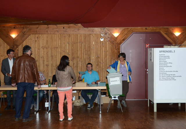 Schwache Wahlbeteiligung: 4.854 Telfer/innen fanden den Weg zur Urne im Rathaussaal, 10.423 waren berechtigt. | Foto: MGT/ Dietrich