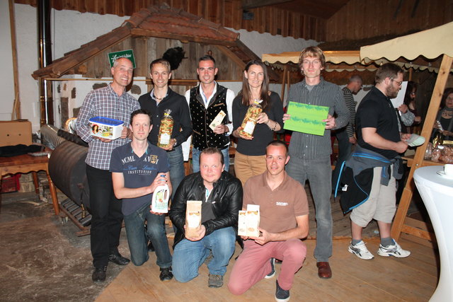 1 Reihe von links: Carlos Keck, Dietmar Prieschl und Patrick Meidl; 2. Reihe von links: Robert Rosenauer, Patrick Pammer, Michael Ecker, Petra Rosenauer und Andreas Knollmayr. | Foto: privat