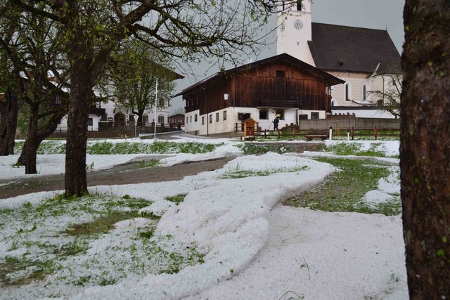 Das erste Gewitter dieses Jahres zog mit schwerem Hagel über Schwendt hinweg!