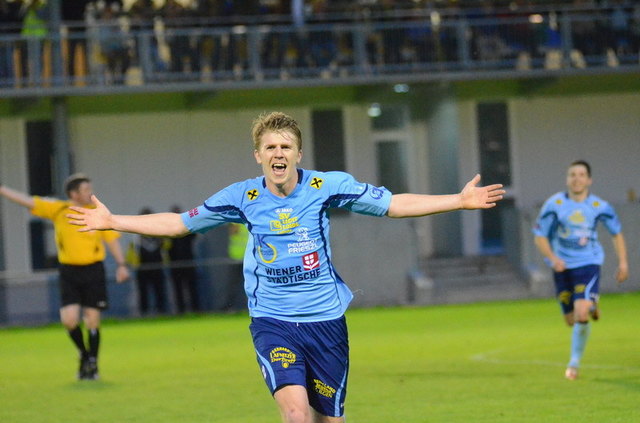 So jubelte Dominik Sobl nach seinem Superfreistoß zum 4:0. | Foto: KK