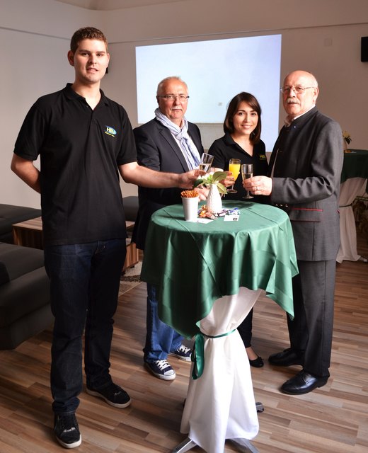 v.l.n.r.: GR Paul Strohmayer, Vizebürgermeister Raimund Holcik, HBJ-Obfrau Veronika Pinkl und Vizebürgermeister Josef Zeitelhofer.