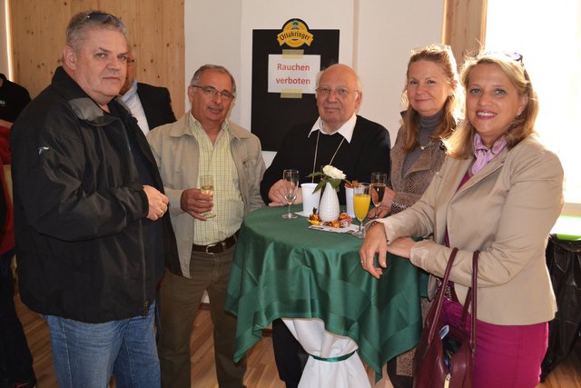 (v.l.n.r.) Polizei-Postenkommandant Alfred Appei, Gemeinderat Karl Pelzmann, Stadtpfarrer Mag. Othmar Posch, GR Dr. Ingrid Gaubatz-Jaksche und STR Silvia Zeisel ließen sich die Eröffnung nicht entgehen.