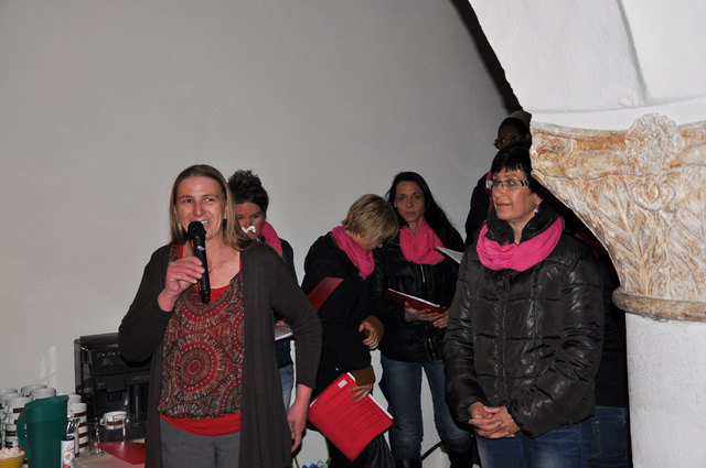 Michaela Kofler (links) und Chorleiterin (rechts) von "Just For Fun". | Foto: Rietzler Gerhard