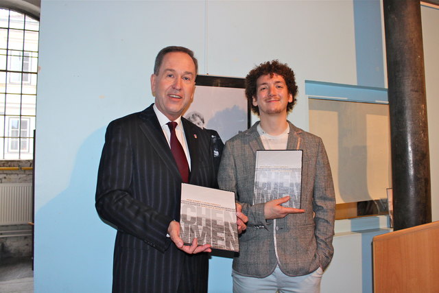 Autor Franz Jerabek mit Claudio Farkasch, dem Fotografen von "Menschen in Favoriten"