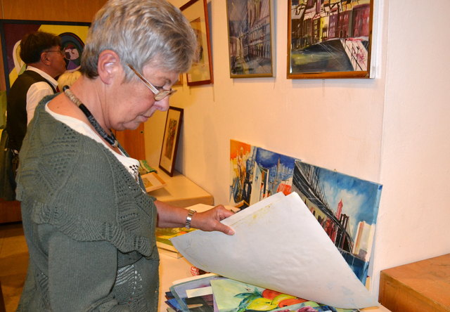 Nach der Eröffnung konnte nach Herzenslust gestöbert werden.