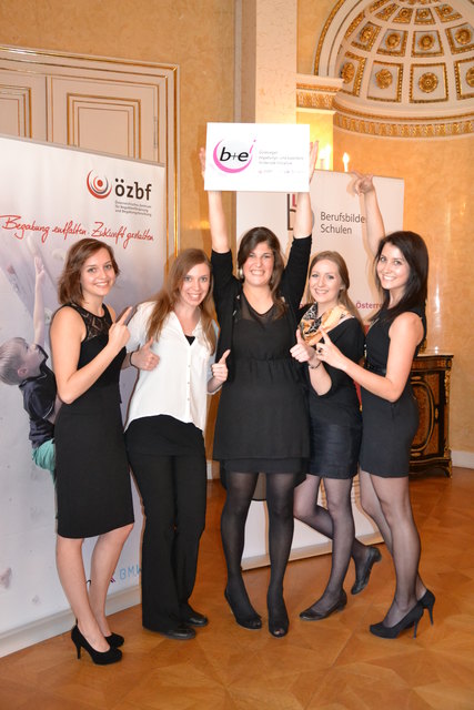 Jubel bei Nikola Brucker, Schmid Monika, Annina Gyger, Carina Pfeiffenberger und Hanna Gerharter.