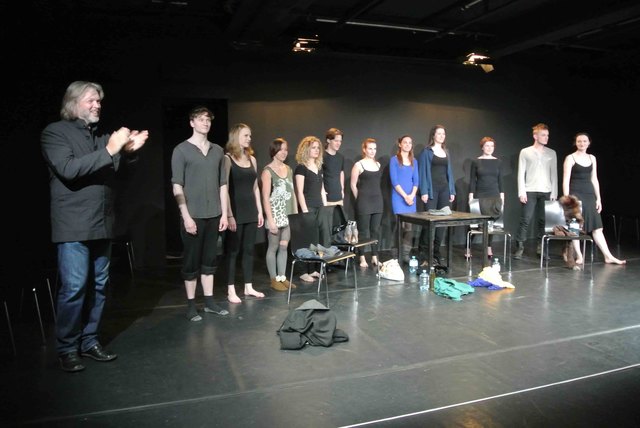 MIchael Weger mit dem Konse-Schauspielensemble | Foto: www.kultur-arbeiter.at