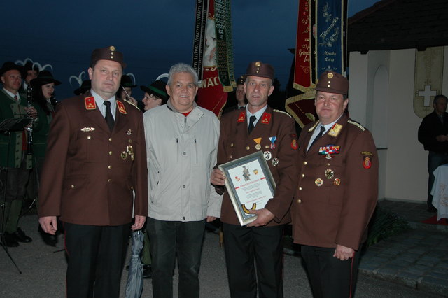 V. l.: Hermann Jobst, Ortschef Otto Straßl, Hermann Strasser, Günter Unterholzer | Foto: FF Kopfing