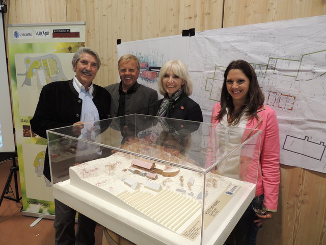 Christian Trierenberg mit Architekt Helmut Perner und Gattin Nora sowie Tochter Stephanie.