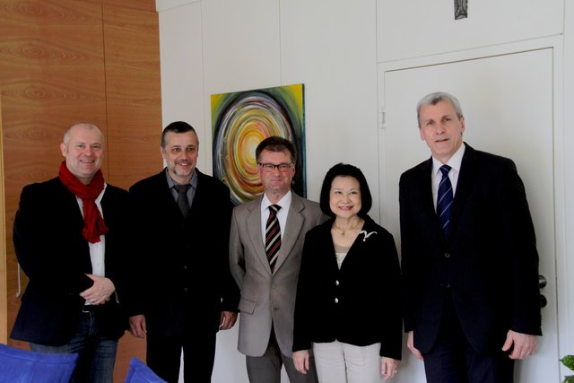v.l.n.r.: Prof. Boxhofer, VR Mag. Dr. Klampfer, Dr. Schachl, VR Dr. Kunanuwat, Rektor Mag. Keplinger