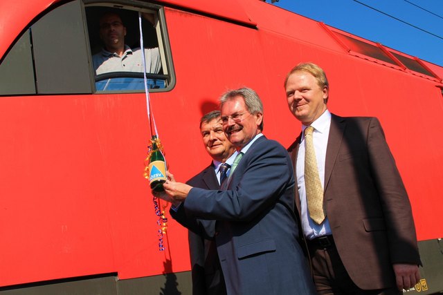 Kurz vor der Taufe: Präs. LAbg. Ing. Johann Hofbauer (NÖ Zivilschutzverband), Ladesrat Mag. Karl Wilfing (Land NÖ), DI Michael Fröhlich (Regionalmanager Ostregion ÖBB)