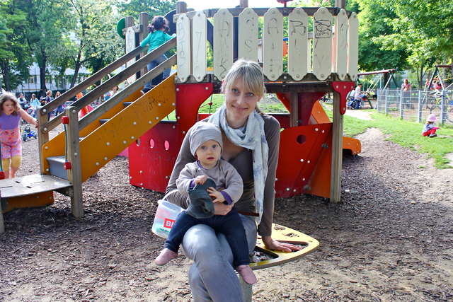 Mama Finja kommt mit Lara (10 Monate) oft in den Esterhazypark, wegen der vielen Spielmöglichkeiten und weil er so schön zentral liegt