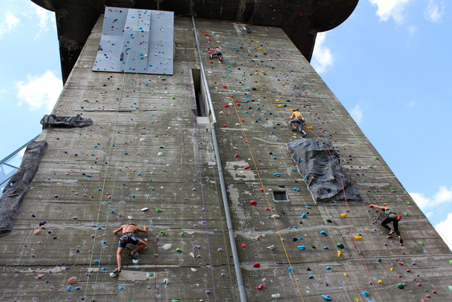 Klettern am Flakturm: Auch das gibt es im Esterhazypark