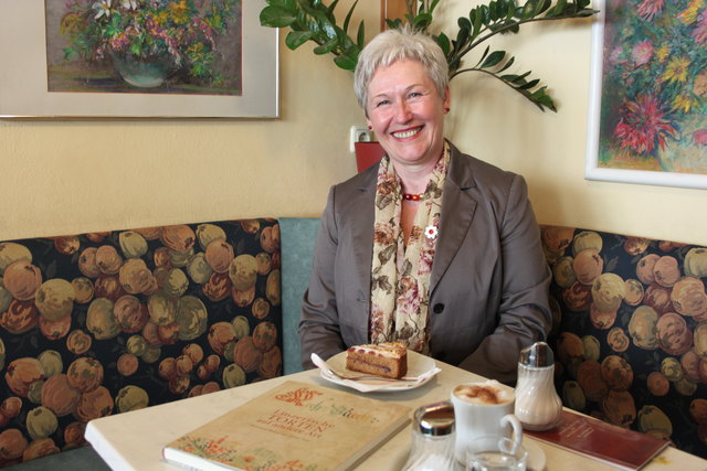 Die Linzer Torte in der Konditorei Heuschober schmeckt der Linzer Torten-Expertin Waltraud Faißner besonders gut, weil statt dem Teiggitter ein Marzipangitter die Torte ziert. | Foto: Foto: Hametner