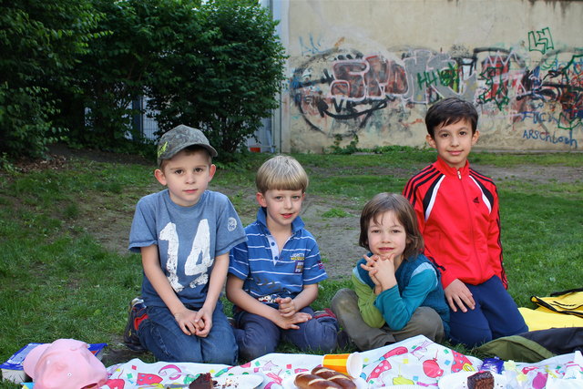Noch ein Geburtstagsfest: Markus, Jakob (wird 7), Bruno und Jakub haben es lustig im Alfred Grünwald Park