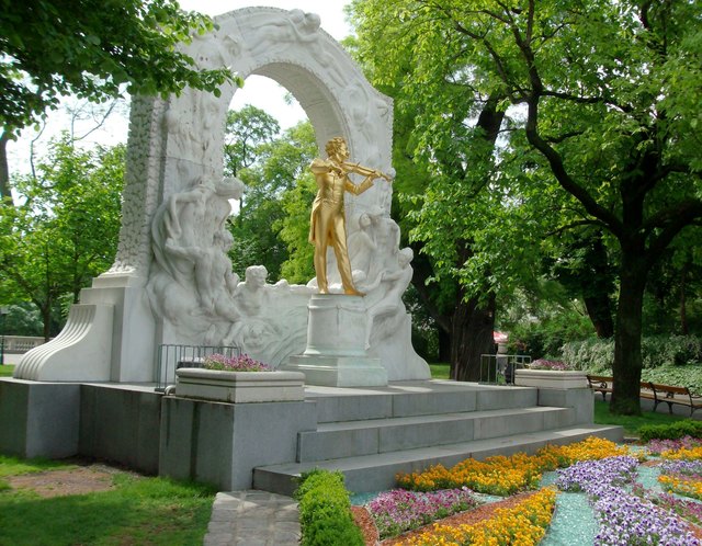 Johann Strauss in der Frühlingssonne.