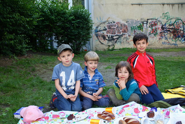 Noch ein Geburtstagsfest: Markus, Jakob (wird 7), Bruno und Jakub haben es lustig im Alfred Grünwald Park