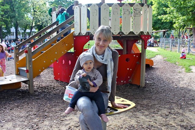 Mama Finja kommt mit Lara (10 Monate) oft in den Esterhazypark, wegen der vielen Spielmöglichkeiten und weil er so schön zentral liegt
