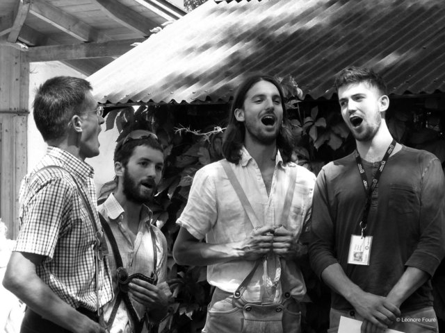 Mit klassischen Liedern wollen "LosA" beim Liederabend begeistern (v. li.): Vater Karl Mayer mit seinen Söhnen Simon, Peter und Philipp. | Foto: m-arts