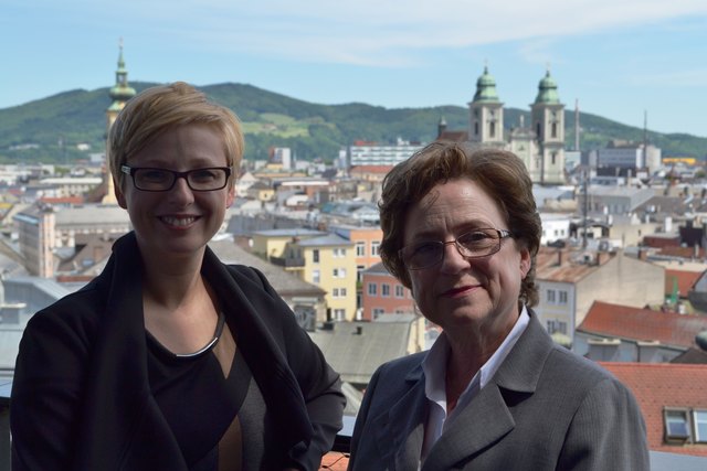 Doris Hummer (l.) und Christine Bauer-Jelinek. | Foto: Land OÖ