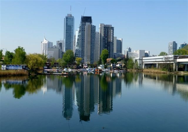 neue Häuser an der Alten Donau