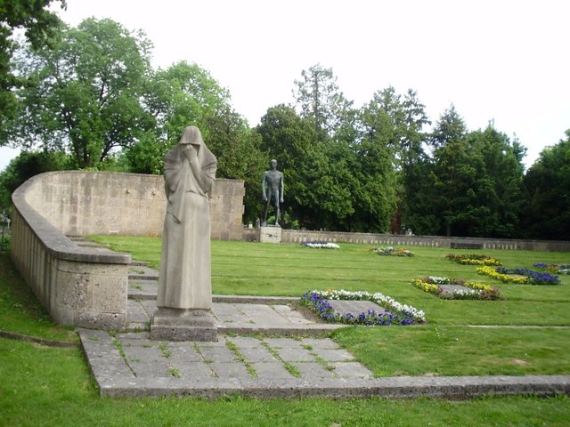 AM WIENER ZENTRALFRIEDHOF