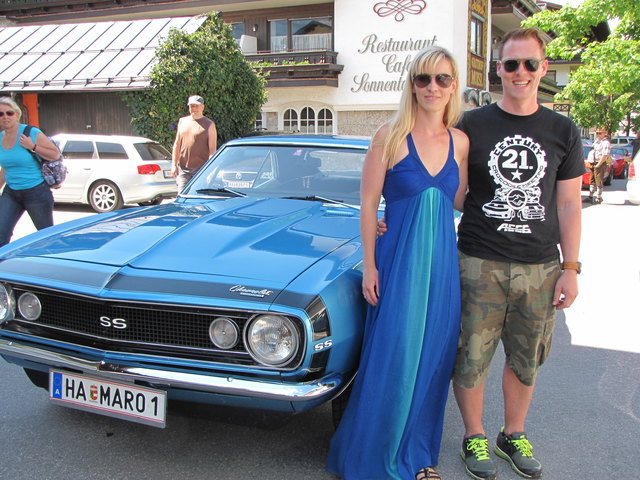 "I foa nur: 67er Chevy!", meint Andreas aus Golling, Viktoria passt sogar farblich hervorragend dazu!