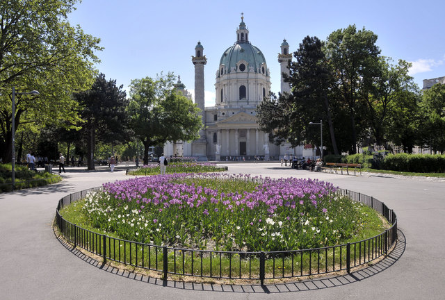 Karlsplatz mit Karlskirche