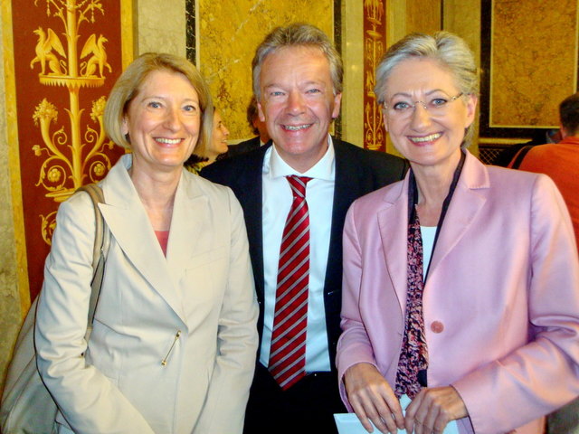 Präsidentin des Bundesdenkmalamtes Frau Dr.in Barbara Neubauer, Bgm. Alexander Scheutz, Bundesministerin Dr.in Claudia Schmied