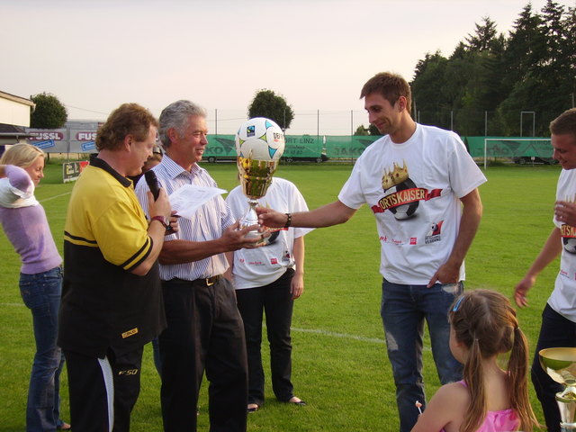 Am 6. Juli 2013 bestimmen die Ansfeldner ihren Fußball-"Ortskaiser". | Foto: Privat