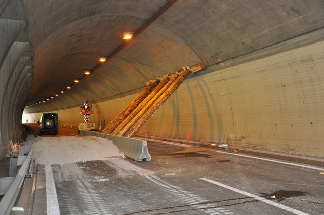 Riss in Galerie: In der betroffenen Röhre wurden Abstützungsmaßnahmen vorgenommen. | Foto: ASFINAG