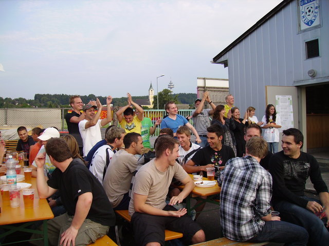 Am 6. Juli 2013 bestimmen die Ansfeldner ihren Fußball-"Ortskaiser". | Foto: Privat