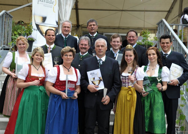 Die Champions – v.l.n.r.: Madleen Scheibelberger, Bettina Gmeinböck, Michael Gruber, Josef Pleil, Marianne Steineder, Karl Wilfing, Gerhard Walek, Anton Steineder, Alexander Fleckl, Sarah Rieder, Franz Fleckl, Petra Gisperg, Josef Rögner. | Foto: Marlies Getz