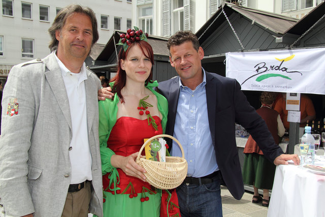 E-GR Günther Scheider, Kirschenkönigin Sanja Ribolica, Bürgermeister Christian Scheider